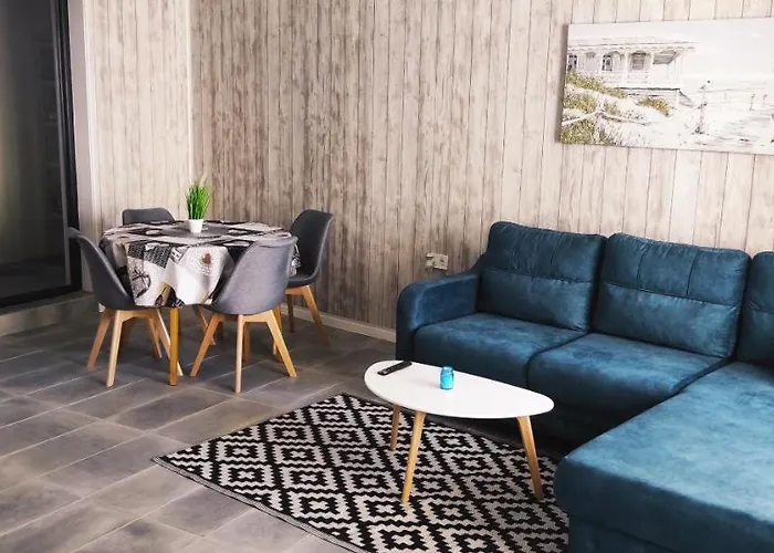 Antique 7 Ap.1 アパート *